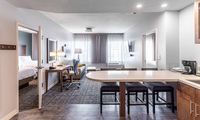 Montgomery Condo | 2 Bedroom | Free Breakfast. Outdoor Pool. Gym.
