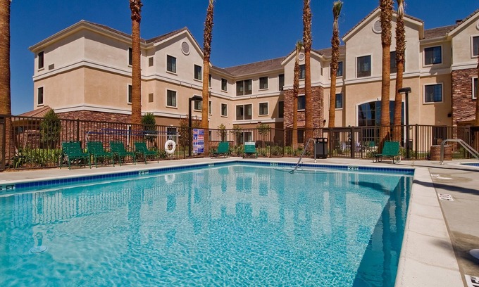 Palmdale Apartment | 2 Bedroom | Free Breakfast. Outdoor Pool & Hot Tub