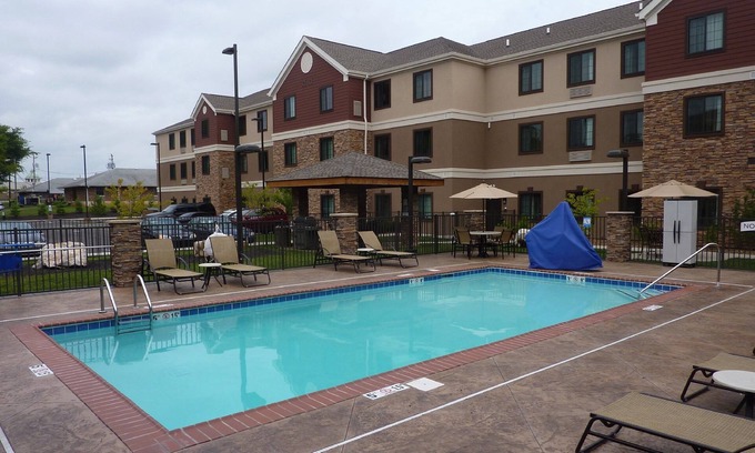 Bowling Green Condo | 2 Bedroom | Free Daily Breakfast! Pool