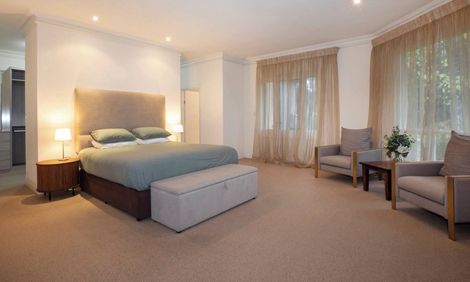 Stirling Bed & Breakfast | 2 Bedroom Garden Apartment