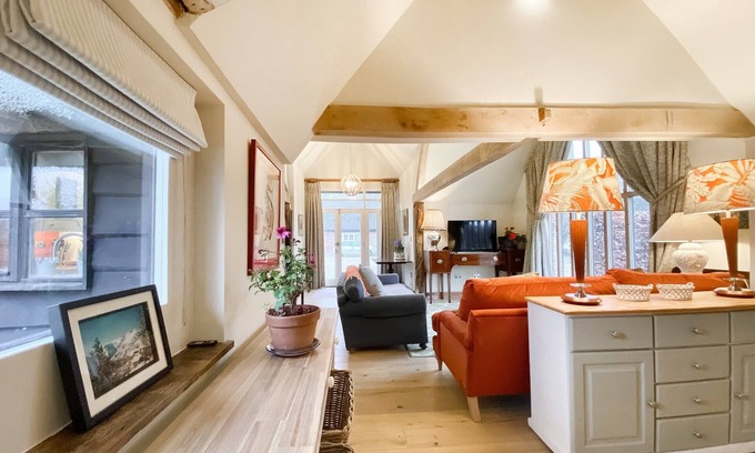 Bushton Cottage | 2 bedroom accommodation in Royal Wootton Basset