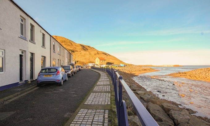 Skinningrove Cottage | 2 bedroom accommodation in Skinningrove, near Saltburn-by-the-Sea