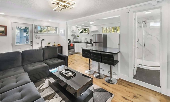 Charleston Apartment | 2-Bedroom Golf Course Getaway!