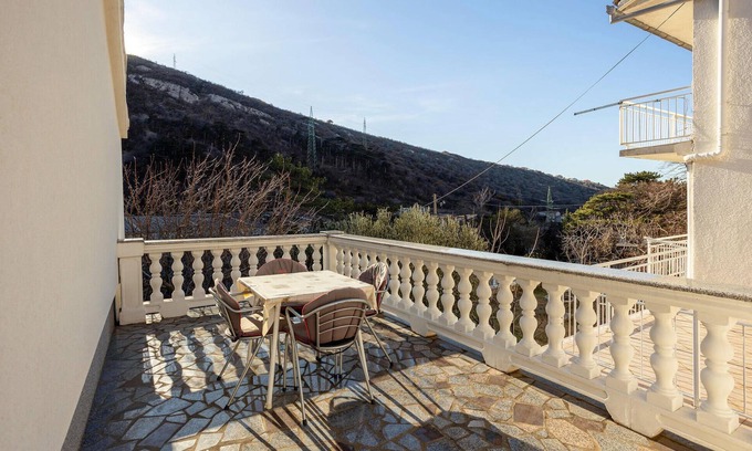 Veljun Primorski Apartment | 2 bedroom gorgeous apartment in Knezica