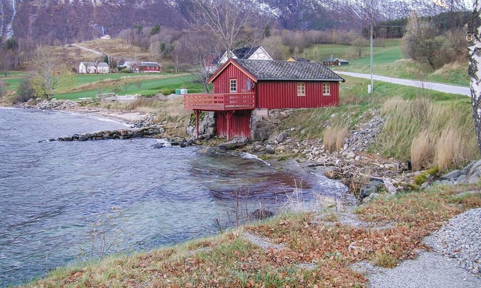 Nesset House | 2 bedroom gorgeous home in Eresfjord