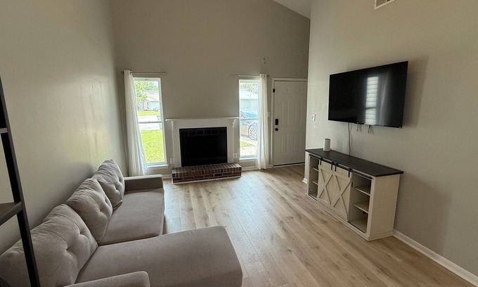 Piney Green House | 2 Bedroom Hideaway in Jacksonville
