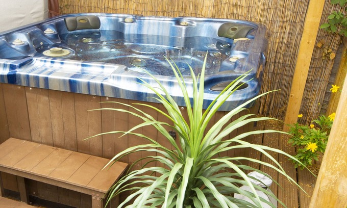 Christchurch House | 2 bedroom holiday home with hot tub