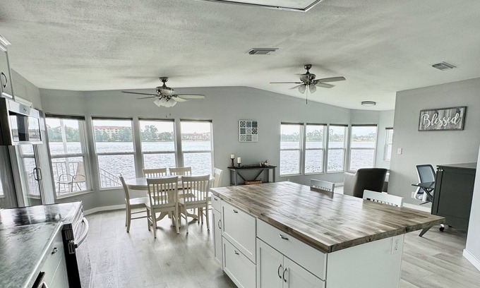 Vista del Lago House | 2-bedroom home 5 miles to Disney on Lake. Four Corners. Vista Del Lago amenities