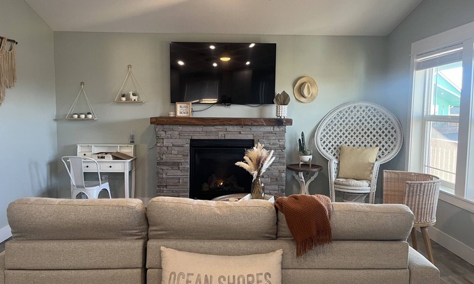 Ocean Shores House | 2 bedroom home family and pet friendly 0.5m from beach