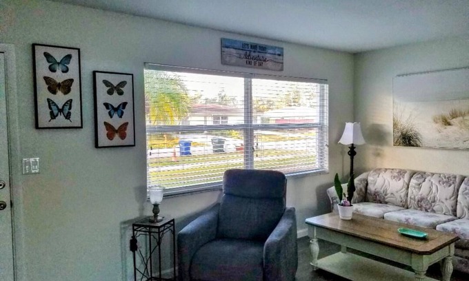 Venice Gardens House | 2-bedroom home in amazing Venice-sleep 6