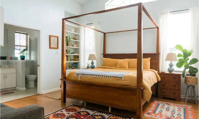 Georgetown House | 2-bedroom home in the country but just a short drive to downtown Georgetown!