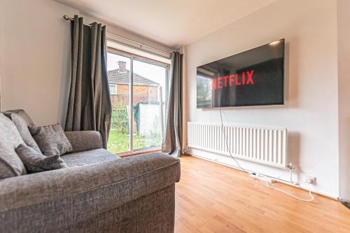 Bootle House | 2 Bedroom Home - Netflix , Nice Area