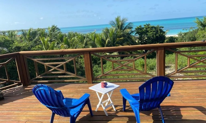 Orange Creek House | 2 Bedroom Home on the Prettiest Bay in North Cat Island