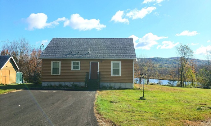 West Paris House | 2-bedroom Home on the shore of Moose Pond, West Paris. Maine with WiFi, AC