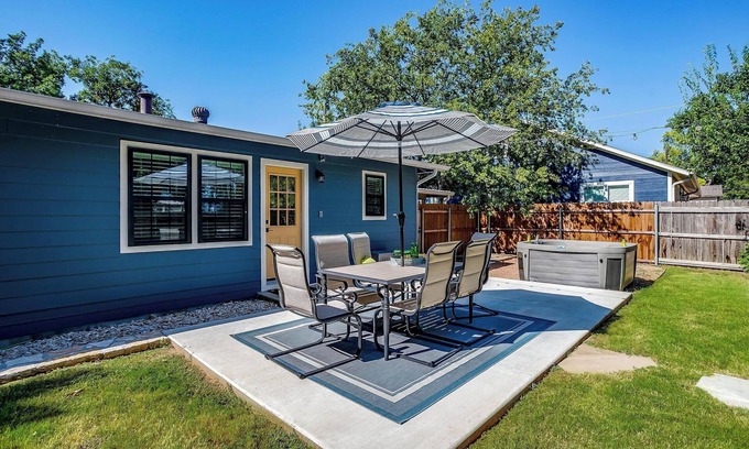 Granbury House | 2-bedroom Home with Hot Tub near Granbury Square