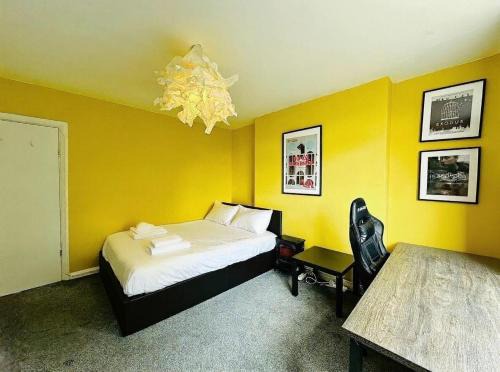 Leyton Apartment | 2 bedroom house , 25 mins to center