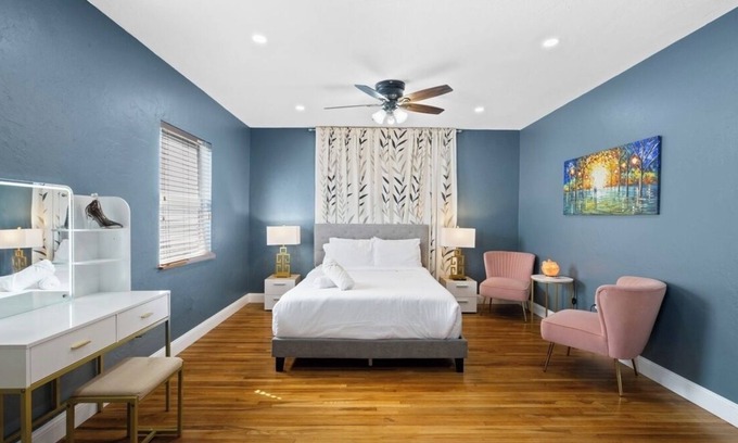 Royal Poinciana House | 2-bedroom house in charming Hollywood beach with beautiful tropical garden
