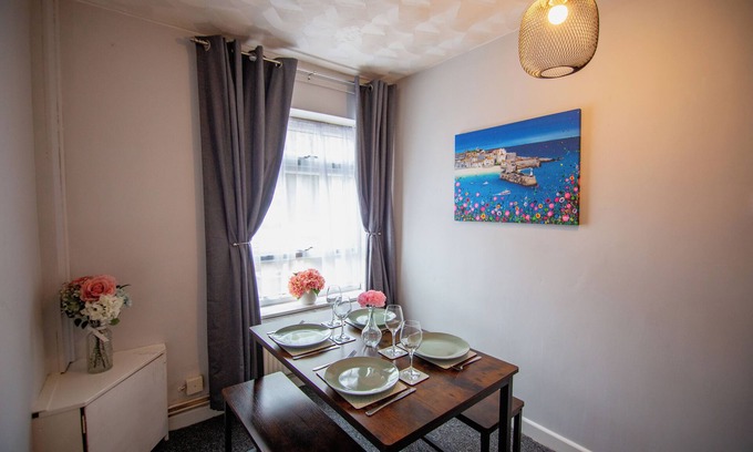 Southampton House | 2 Bedroom House in the heart of the Maritime City of Southampton