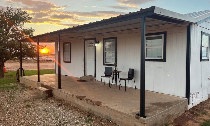 Stanton House | 2-bedroom house in lovely Stanton with WiFi, AC. and Heating. Beautiful Sunset!
