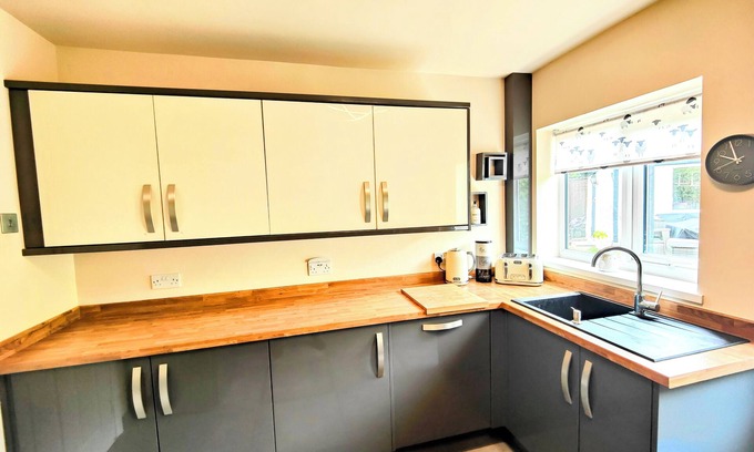 Blacon House | 2 bedroom house near chester city centre