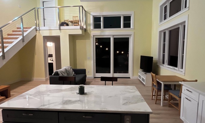 Green Lake House | 2-bedroom house near Green Lake Park Seattle with private yard, WiFi, AC