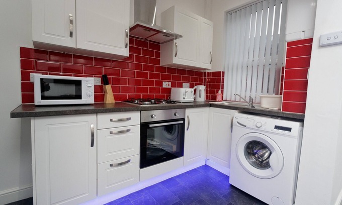 Leeds Apartment | 2 Bedroom house near Leeds Cente- St Hilda's