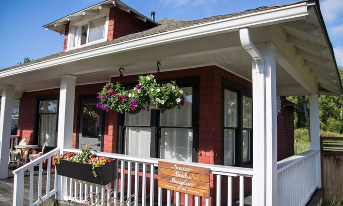 Seaview House | 2 Bedroom House near Long Beach with fenced yard