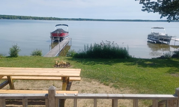 McMillan House | 2 bedroom house on Manistique Lake