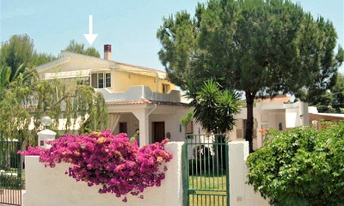 Arenella Villa | 2 BEDROOM HOUSE SITUATED JUST 150 M FROM THE SEA