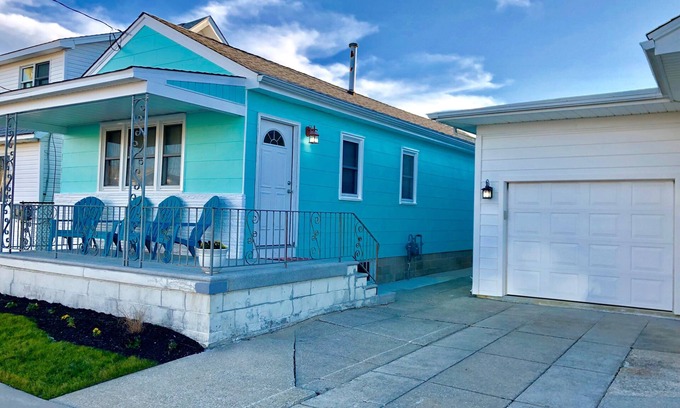 North Wildwood House | 2 Bedroom House only 3.5 blocks to Beach and Boardwalk