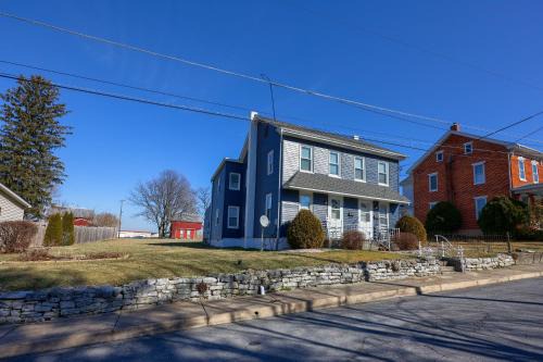 Ephrata House | 2-Bedroom House w/Large Outdoor and Firepit!