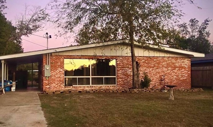Lake Charles House | 2-bedroom house with WiFi, AC, heat, office. Central Lake Charles.