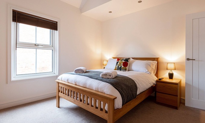Shrewsbury House | 2 Bedroom House with Parking. Close to River walks