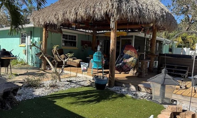 South Venice House | 2-bedroom house with a beautiful Tiki Hut Hot Tub in the Shark Tooth Capital USA