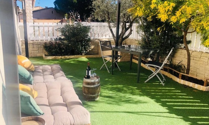 Pomerols House | 2-bedroom house with garden