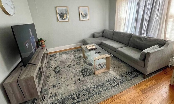 Albany House | 2 Bedroom in quiet neighborhood