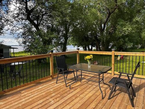 Harwood House | 2-bedroom Lake Front Cottage in Harwood ON #7