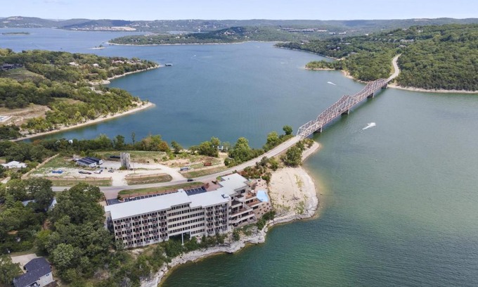 Ridgedale House | 2 Bedroom Lake View Villa - Unit 403