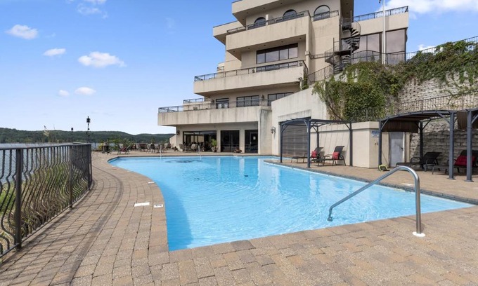 Ridgedale House | 2 Bedroom Lake View Villa - Unit 209