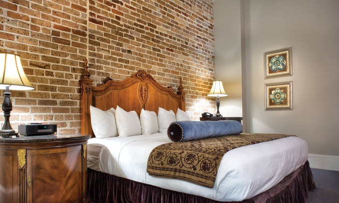 Central Business District Resort | 2 Bedroom Lock-off Suite in Downtown New Orleans for Super Bowl 2025