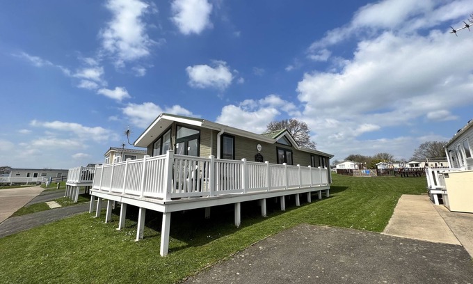 Ryde Cabin | 2 Bedroom Lodge TH35, Nodes Point, St Helens, Isle of Wight