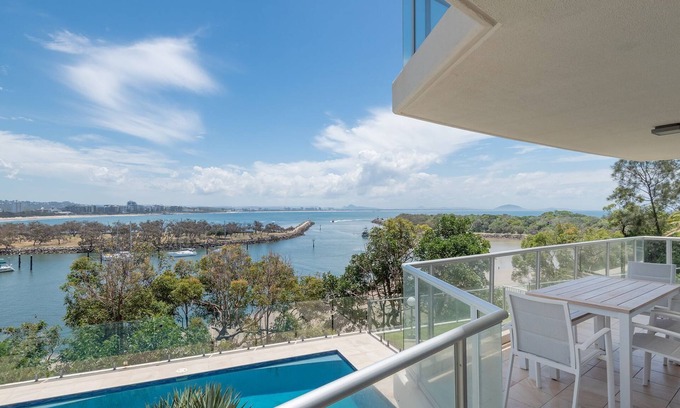 Buddina Apartment | 2 bedroom luxurious apartment surrounded by the ocean with pool beach views