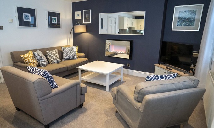 Scarborough Apartment | 2 Bedroom Luxury 'Beach Life' Apartment. Sea View