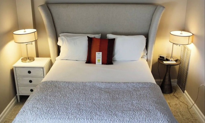 Edina House | 2-Bedroom Luxury Suite with Kitchen in Minneapolis Boutique Hotel