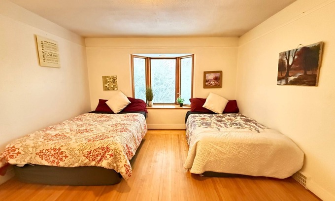West Point Grey House | 2 Bedroom Main Floor Near Kitsilano Beach, Downtown and UBC