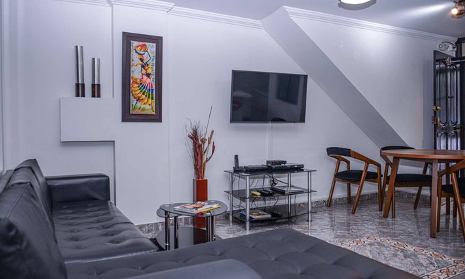 Zona Rosa Apartment | 2 Bedroom Middle Of Lleras Hot Tub