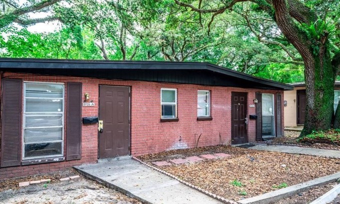 Temple Crest Apartment | 2 Bedroom Multi family 426267 by Houzlet