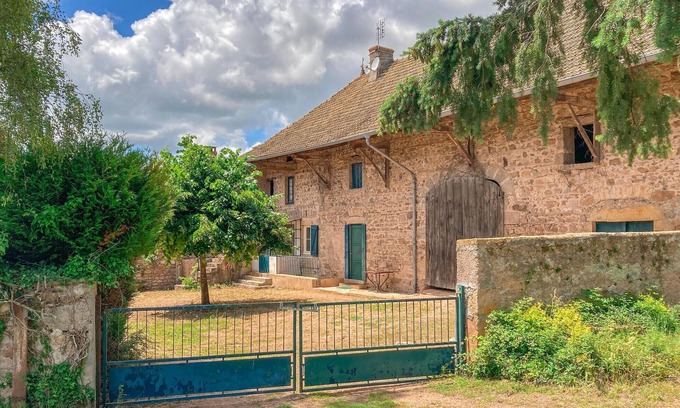 Dompierre-les-Ormes House | 2 bedroom nice home in Trambly