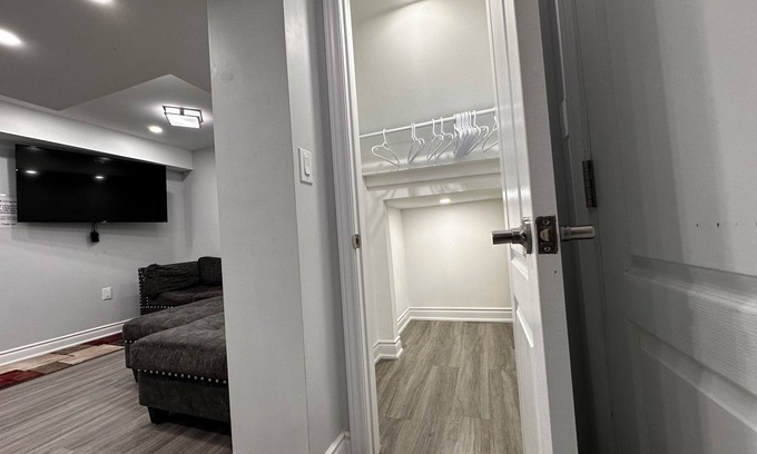 Churchill Meadows Apartment | 2 Bedroom Oasis: Inviting Comfort in Mississauga