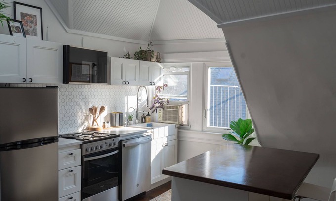 Ditmas Park Apartment | 2 bedroom penthouse in Victorian gem